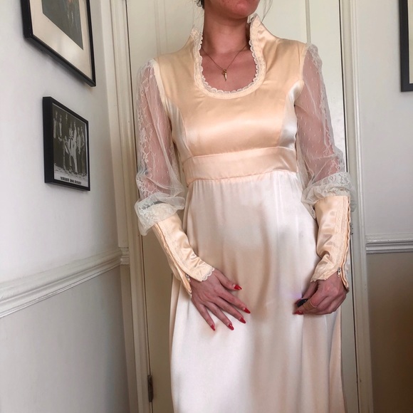 70s Vintage Peach Satin Gunne Wedding Dress - Picture 6 of 15
